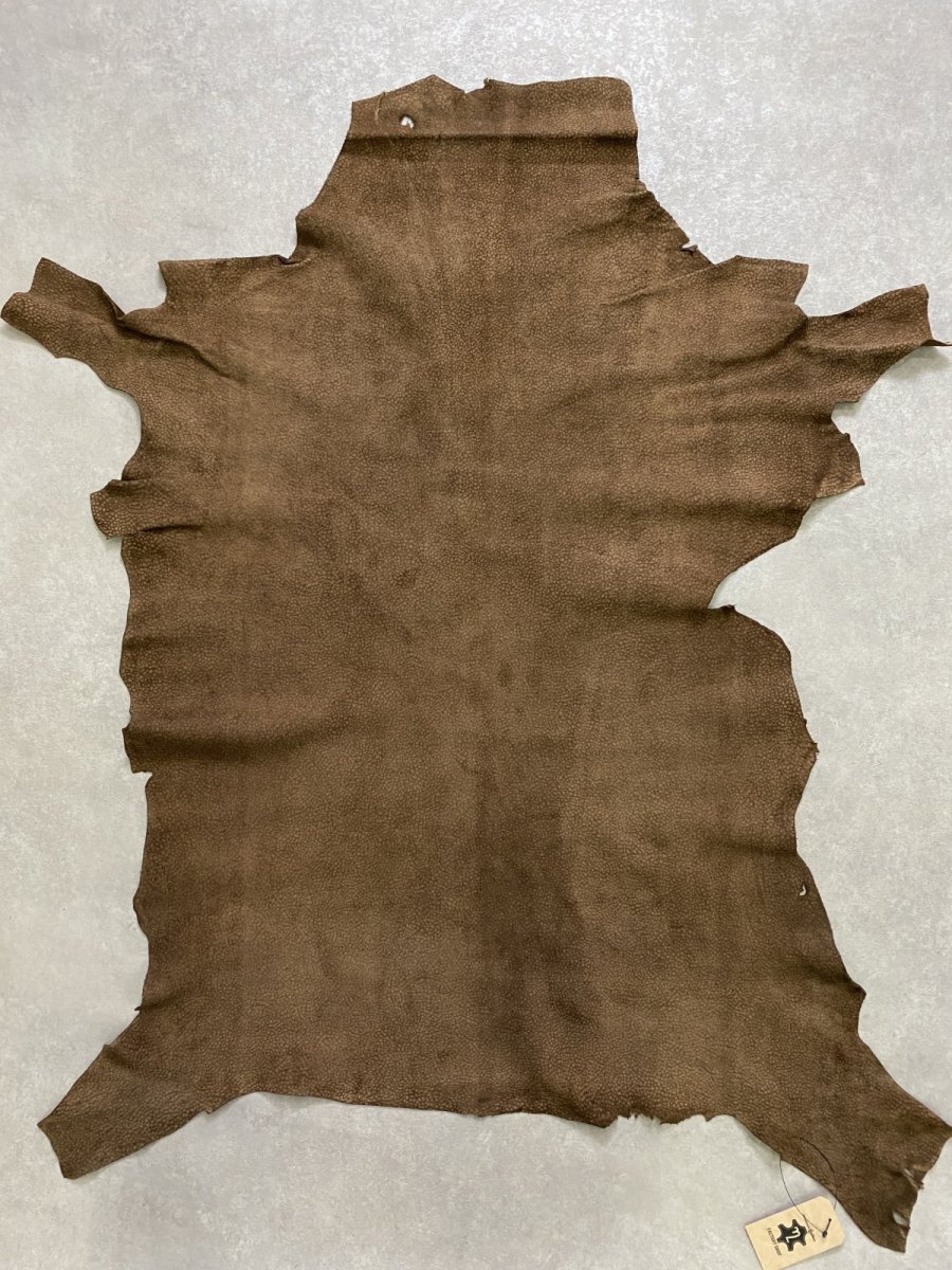 画像1: ゴート革　スウェード型押し　こげ茶　山羊革　 (1)