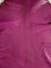 画像2: ゴートシルキー　ワイン　山羊革　両面使い　レザー (2)