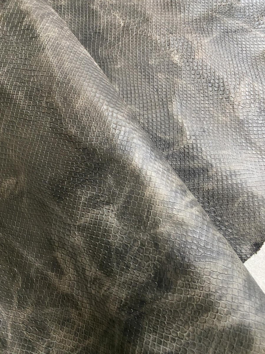 画像2: ポニープルアップ 　ボア型押し　馬革　グレー (2)