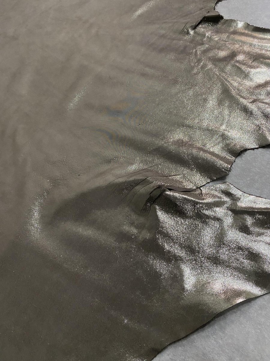 画像4: 牛革　ヌバック　グレージュ　メタリック　ドット箔加工　 (4)