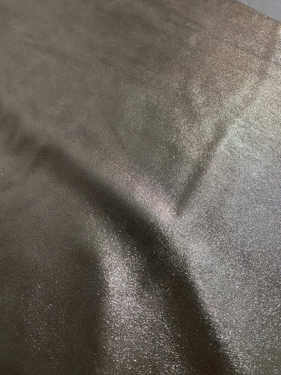 画像2: 牛革　ヌバック　グレージュ　メタリック　ドット箔加工　 (2)
