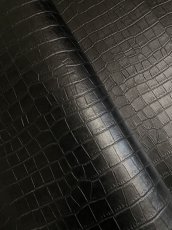 画像1: 牛革　クロコダイル型押し  ブラック　レザー (1)
