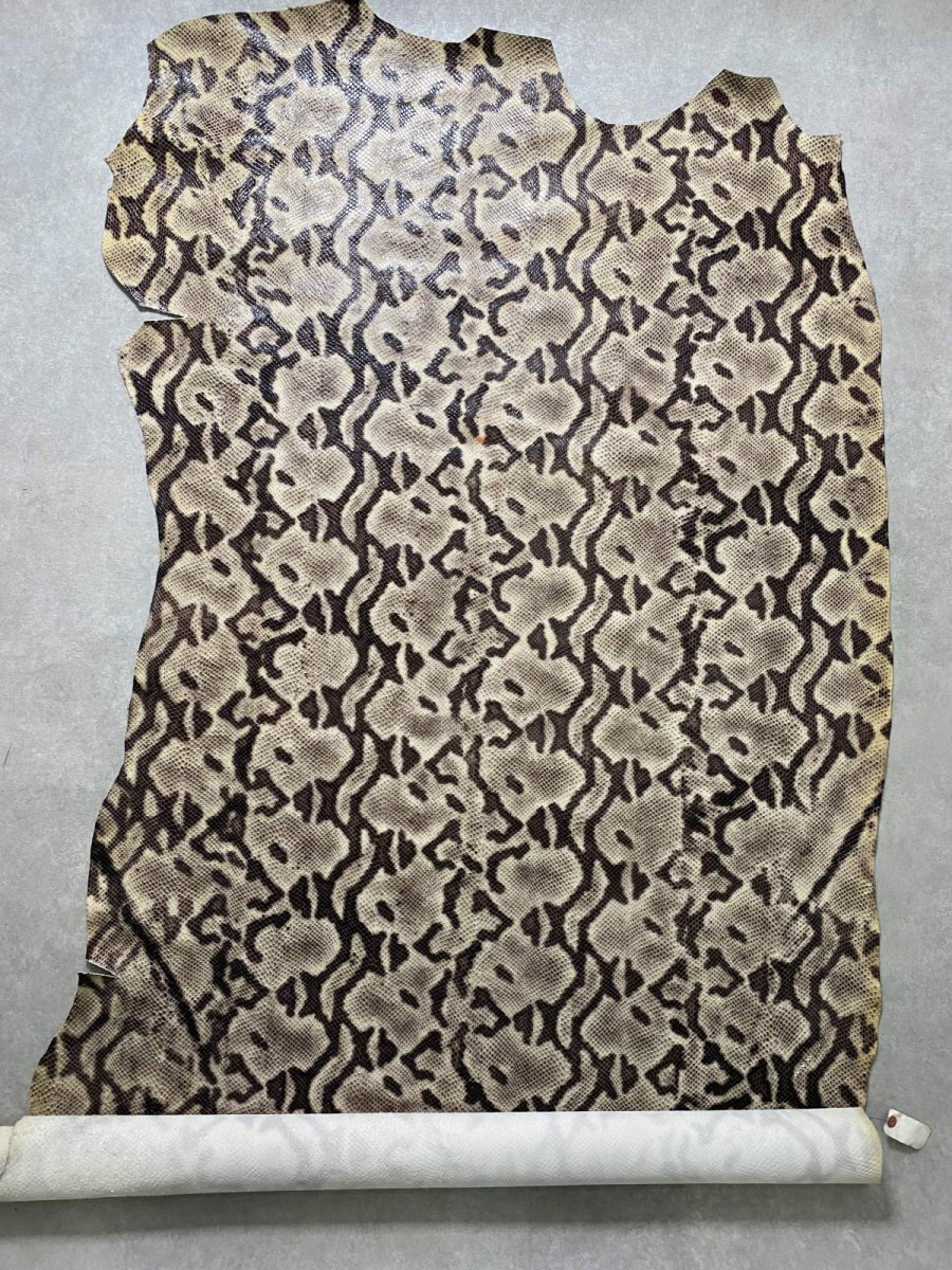 画像2: 牛革　パイソン柄　カット加工　レザークラフト　 (2)