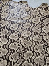 画像6: 牛革　パイソン柄　カット加工　レザークラフト　 (6)