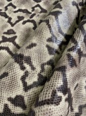 画像1: 牛革　パイソン柄　カット加工　レザークラフト　 (1)