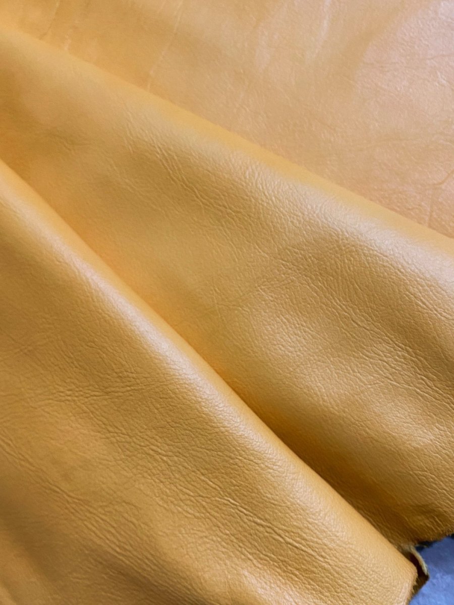 画像2: 牛革　クロームソフト　橙色　レザークラフト　 (2)