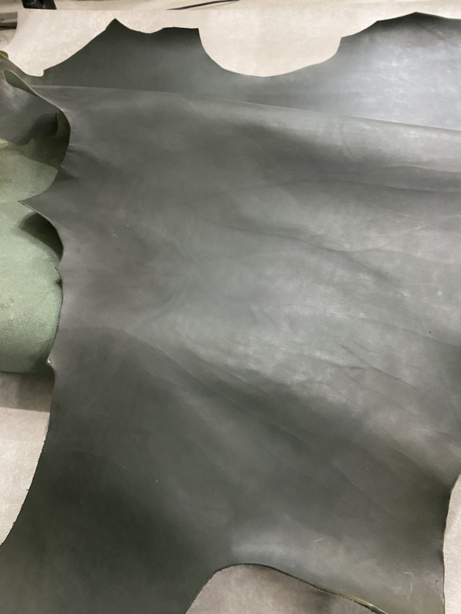 画像9: 牛革   オイルヌメ革　ダークグリーン (9)