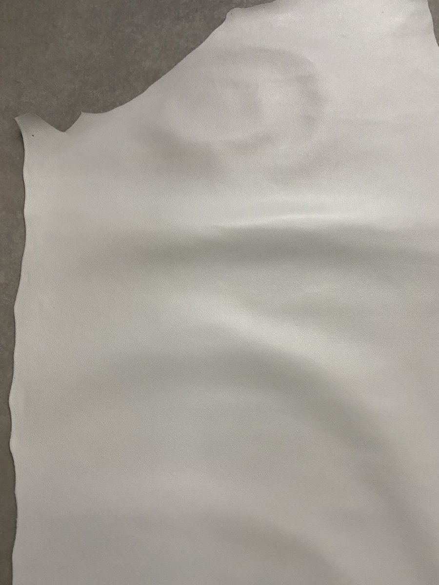 画像7: 牛革　LNバレンチノ　ホワイト　型押し革　レザークラフト (7)