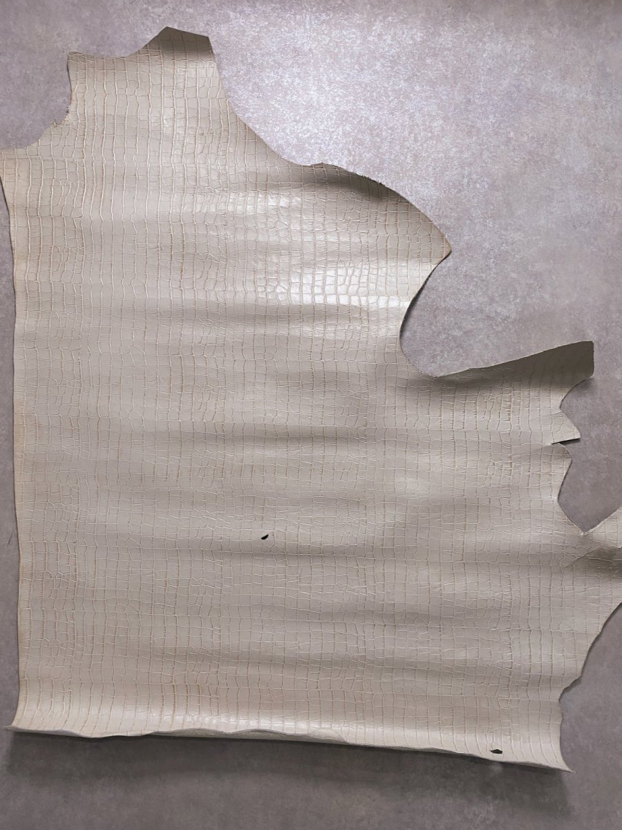 画像2: 牛革　クロコダイル型押し  ベージュ　レザー (2)