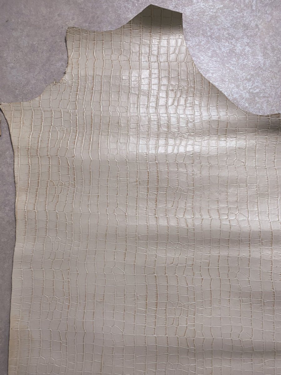 画像7: 牛革　クロコダイル型押し  ベージュ　レザー (7)