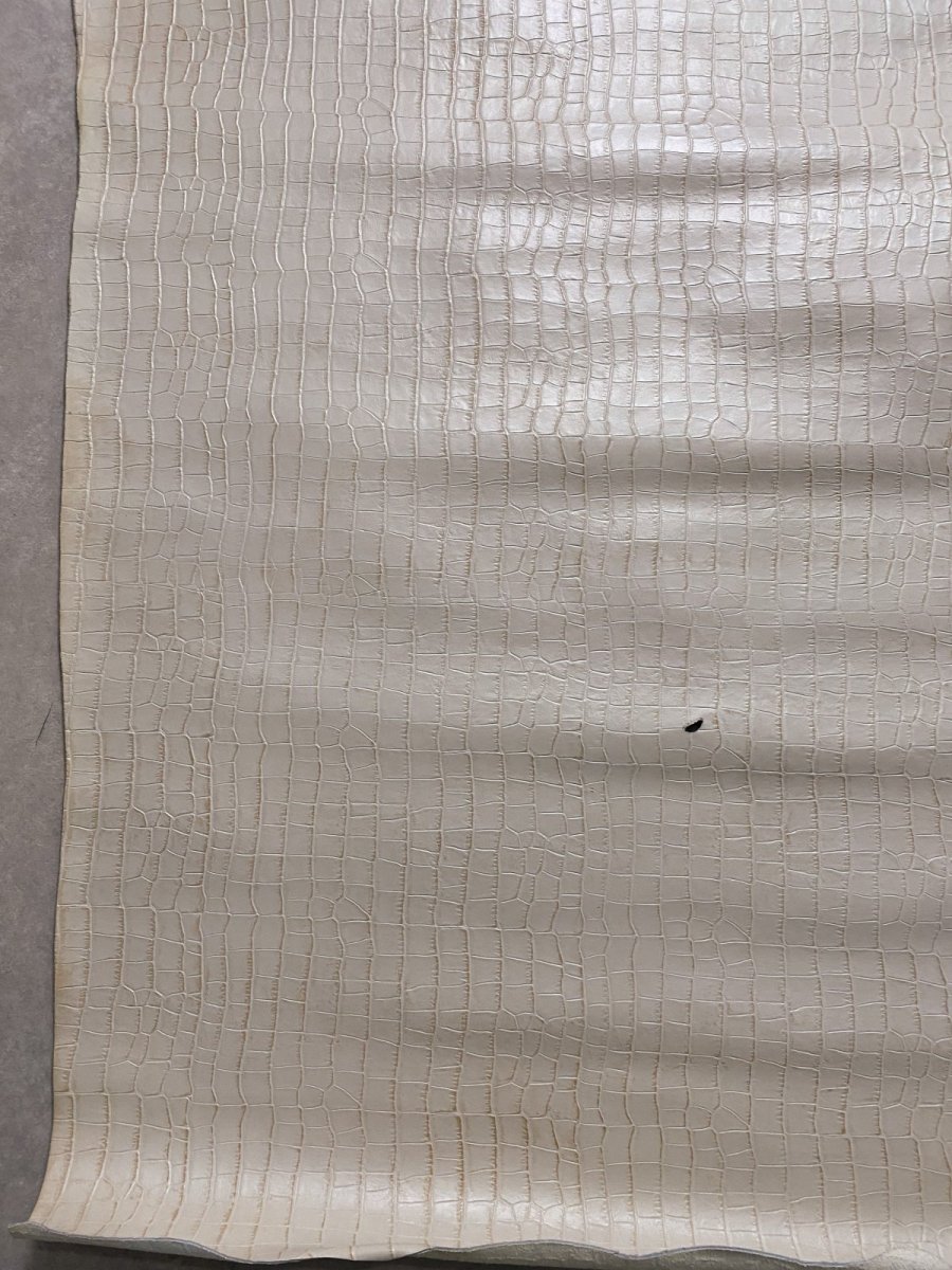画像6: 牛革　クロコダイル型押し  ベージュ　レザー (6)