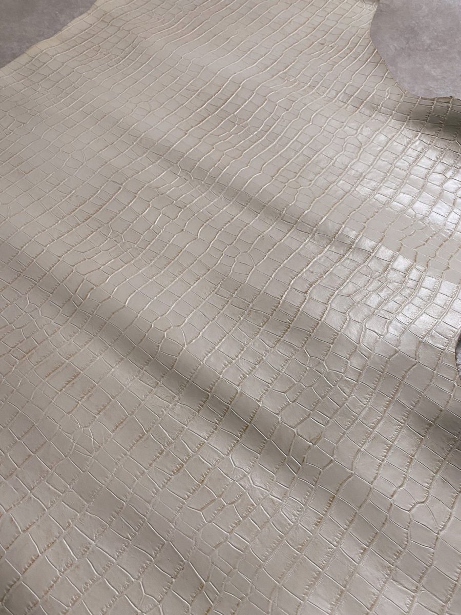 画像4: 牛革　クロコダイル型押し  ベージュ　レザー (4)