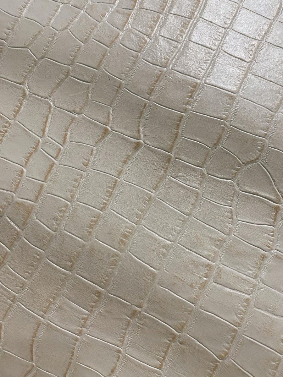 画像3: 牛革　クロコダイル型押し  ベージュ　レザー (3)