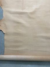 画像9: 牛革   オイルヌメ革　薄口　タンニン (9)