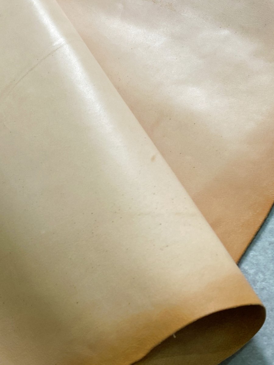画像1: 牛革   ヌメ革　薄口　ヌメ革　タンニン (1)