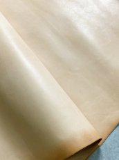 画像1: 牛革   オイルヌメ革　薄口　タンニン (1)