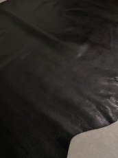 画像4: 牛革 リザード型押し ブラック　トカゲ革型押し　レザークラフト (4)