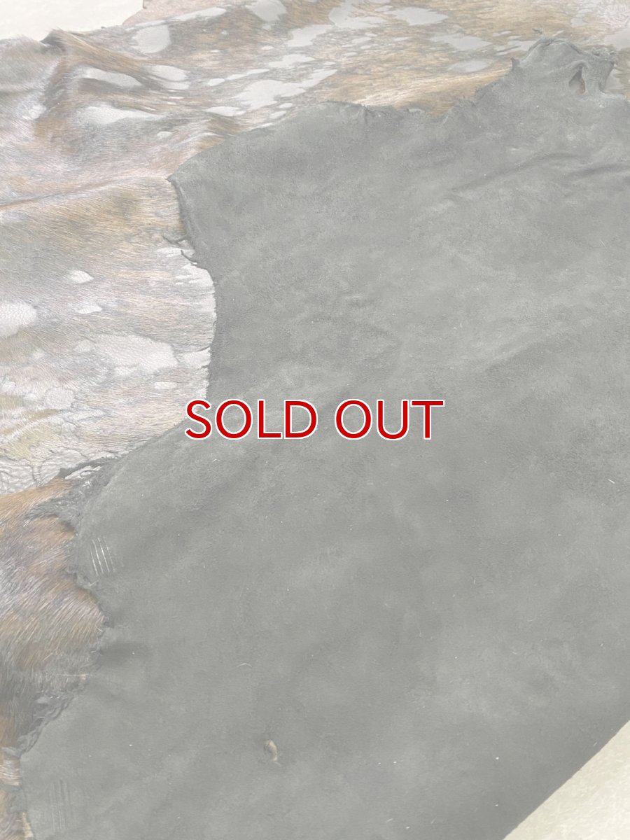 画像9: 牛 マンダラ毛皮　チョコ×ブラック　牛革毛付き　まだら加工 (9)