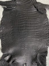 画像2: スモールクロコダイル　ブラック　25　ポロサス　ワニ革　クロコダイル革　 (2)