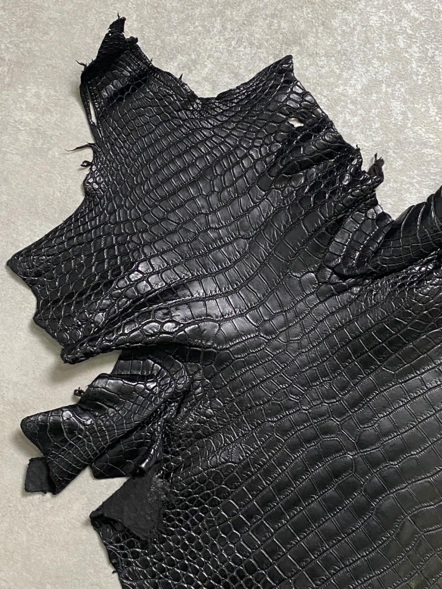 画像2: スモールクロコダイル　ブラック　41　ポロサス　ワニ革　クロコダイル革　 (2)