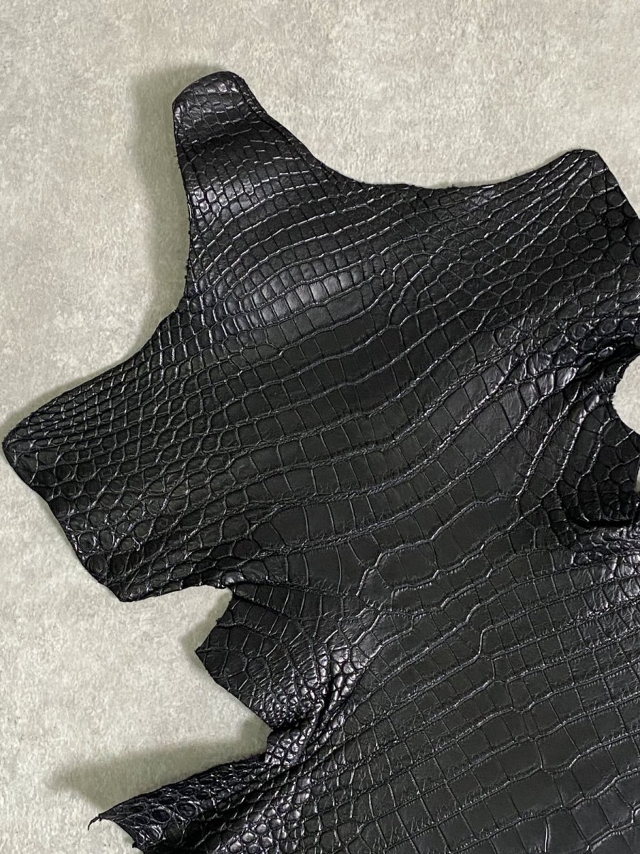 画像2: スモールクロコダイル　ブラック　37　ポロサス　ワニ革　クロコダイル革　 (2)