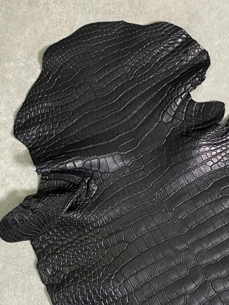 画像2: スモールクロコダイル　ブラック　42　ポロサス　ワニ革　クロコダイル革　 (2)