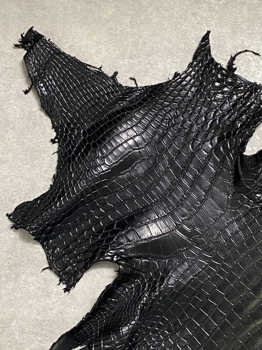 画像2: スモールクロコダイル　ブラック　42　ポロサス　ワニ革　クロコダイル革　 (2)