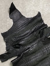画像2: スモールクロコダイル　ブラック　32　ポロサス　ワニ革　クロコダイル革　 (2)