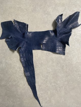 m*n様 クロコダイル（シャムワニ）ハギレ　美品　濃グレー　Lサイズ　現品限り 最高級受注生産モデル！シャムクロコダイル セカンドバッグ 黒