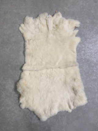 白茶のファー　白色　クリーム色　茶色　うさぎ？　ラビットファー？　皮　毛皮 白茶のファー 白色 クリーム色 茶色 うさぎ？ ラビットファー？ 皮 毛皮