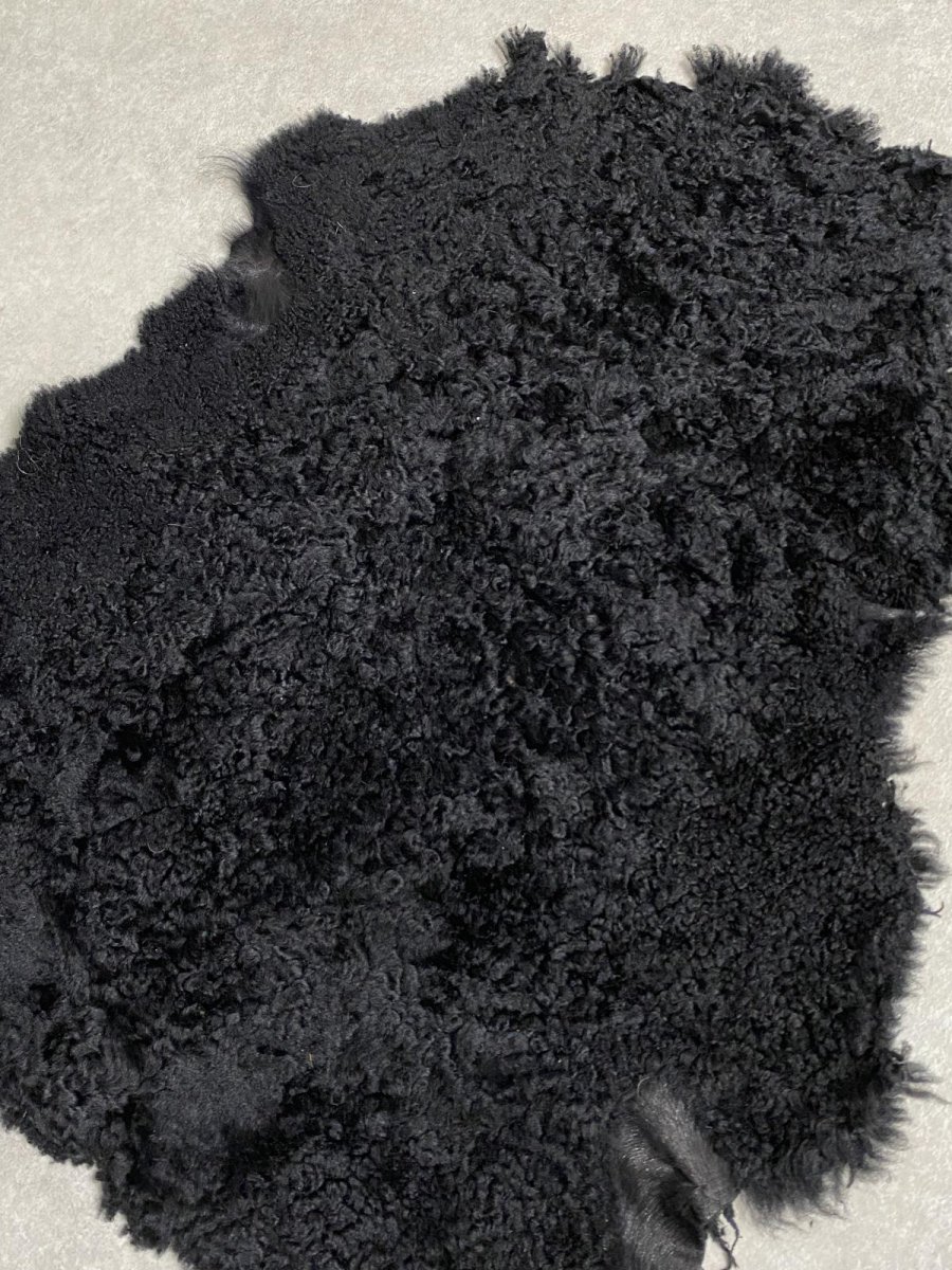 画像2: ムートン毛皮 Wフェイス 巻き毛 ブラック (2)