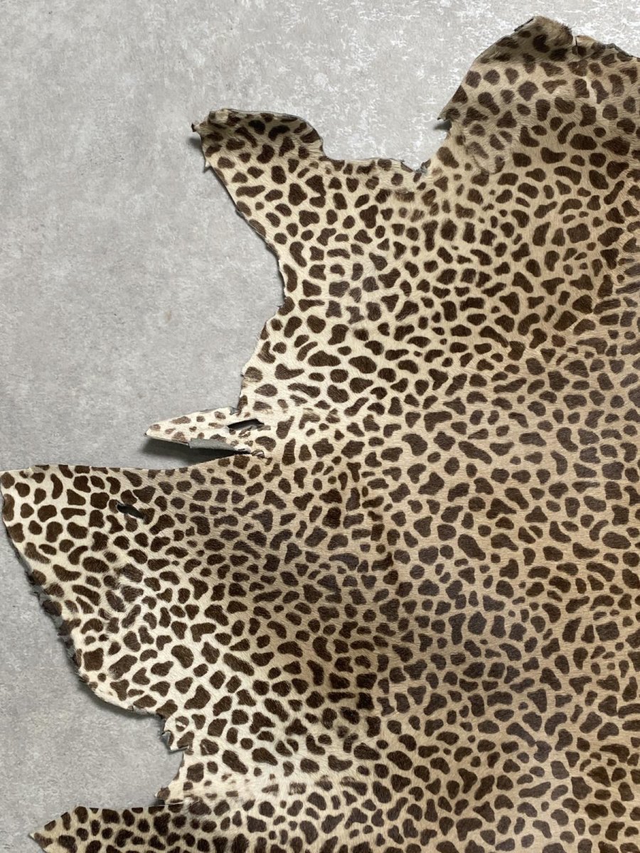画像2: 牛 ヘアーカーフ　ブラウン　チーター柄　牛革毛付き　毛皮　牛カーフ毛付き (2)