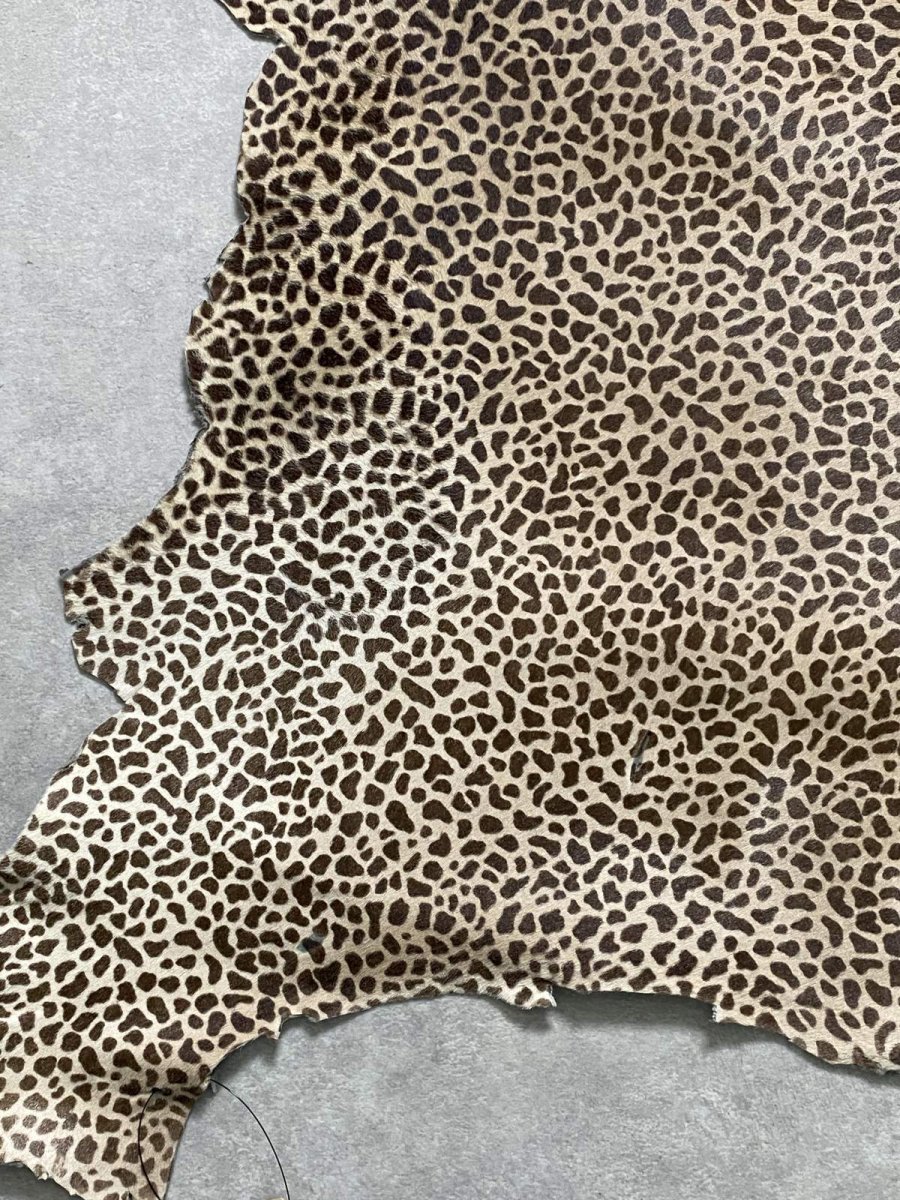 画像4: 牛 ヘアーカーフ　ブラウン　チーター柄　牛革毛付き　毛皮　牛カーフ毛付き (4)