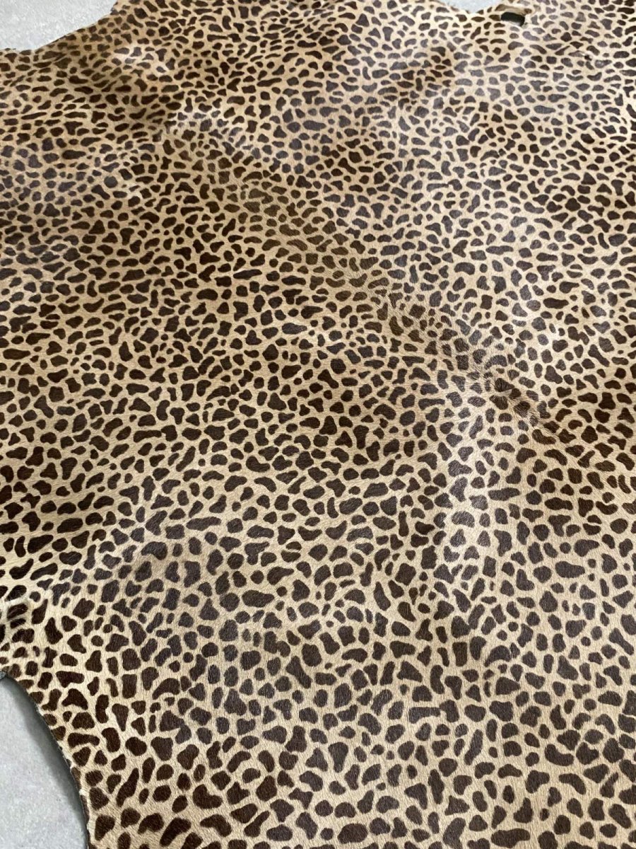 画像4: 牛 ヘアーカーフ　ブラウン　チーター柄　牛革毛付き　毛皮　牛カーフ毛付き (4)