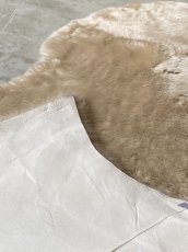画像4: ムートン毛皮　1.5匹サイズ　ブラウン　羊毛皮　羊毛　天然　敷物　ラグ (4)