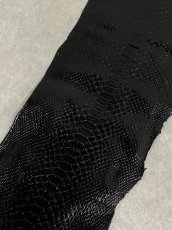 画像3: パイソンレザー　ヘビ革　ツヤブラック　ハギレ (3)