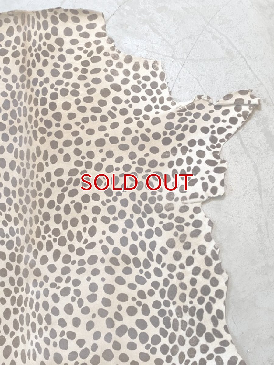 画像4: 牛 ヘアーカーフ　ライトブラウン　ダルメシアン柄　毛皮　牛革　牛カーフ毛付き (4)