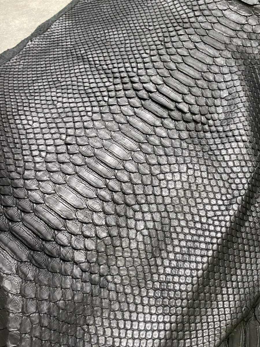 画像4: ダイヤモンドパイソン　ヘビ革　マットブラック  B/C　370cm　蛇革　エキゾチックレザー (4)