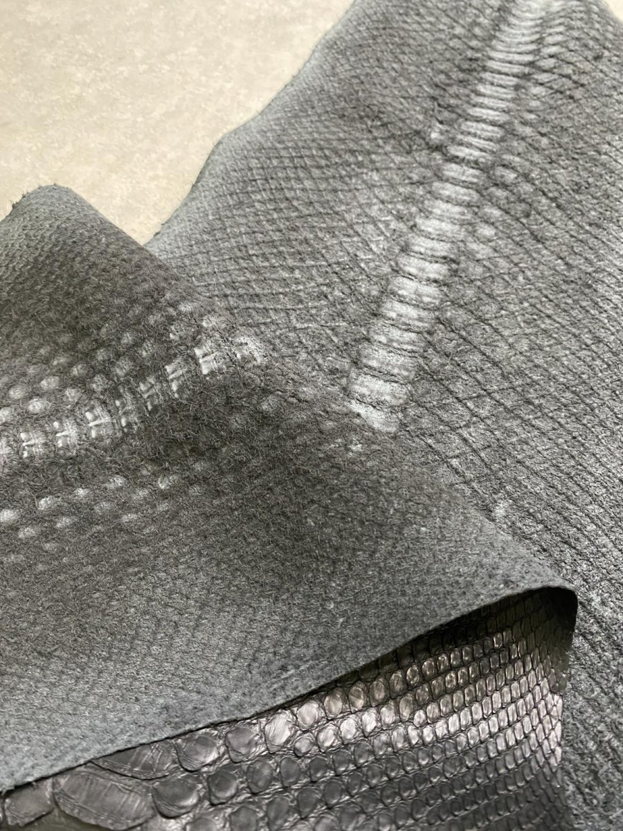 画像7: ダイヤモンドパイソン　ヘビ革　マットブラック  B/C　370cm　蛇革　エキゾチックレザー (7)