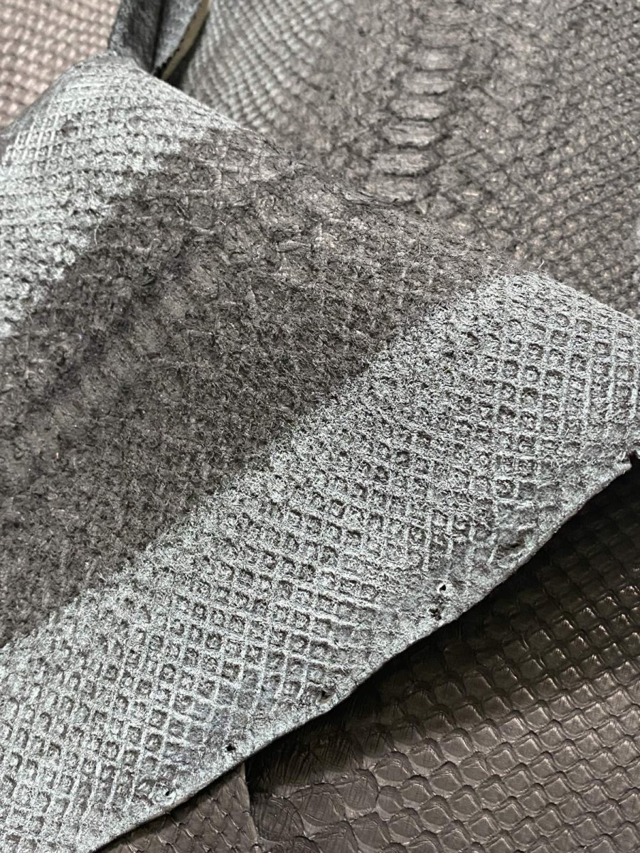 画像6: ダイヤモンドパイソン　ヘビ革　マットブラック  B/C　360cm　蛇革　エキゾチックレザー (6)