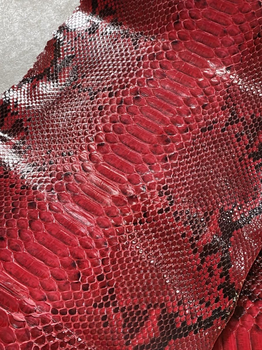 画像4: ダイヤモンドパイソン　ヘビ革　レッド  B/C　264cm　蛇革　エキゾチックレザー (4)