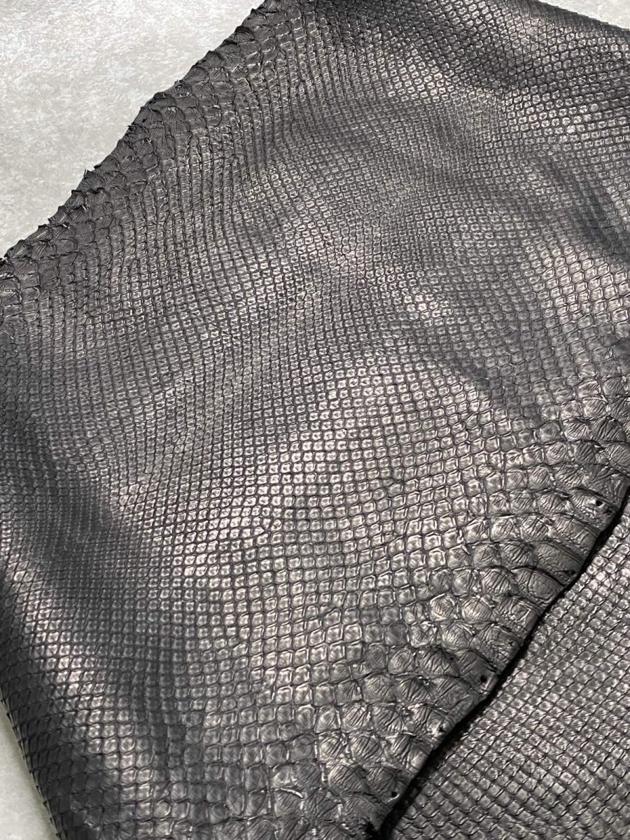 画像2: ダイヤモンドパイソン　ヘビ革　マットブラック  F/C　345cm　蛇革　エキゾチックレザー (2)
