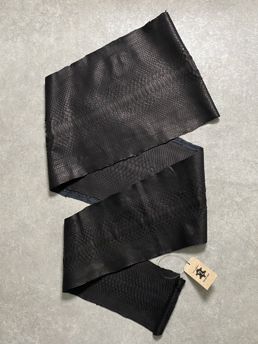 画像1: ダイヤモンドパイソン　ヘビ革　マットブラック  B/C　335cm　蛇革　エキゾチックレザー (1)
