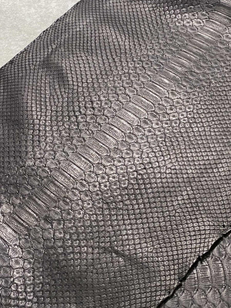 画像4: ダイヤモンドパイソン　ヘビ革　マットブラック  B/C　335cm　蛇革　エキゾチックレザー (4)