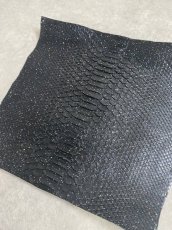 画像2: パイソンレザー　ヘビ革　ラメブラック　ハギレ (2)