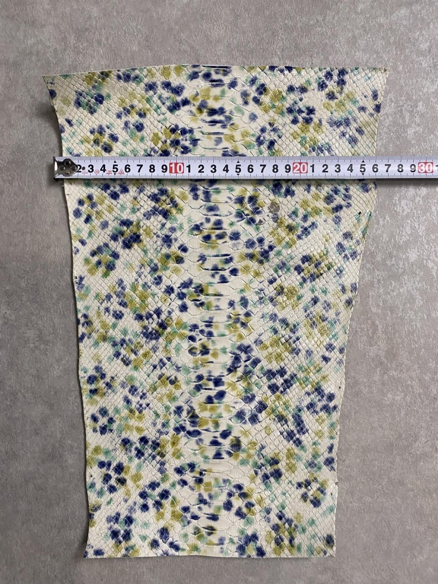 画像4: パイソンレザー　ヘビ革　ドット柄　ハギレ (4)