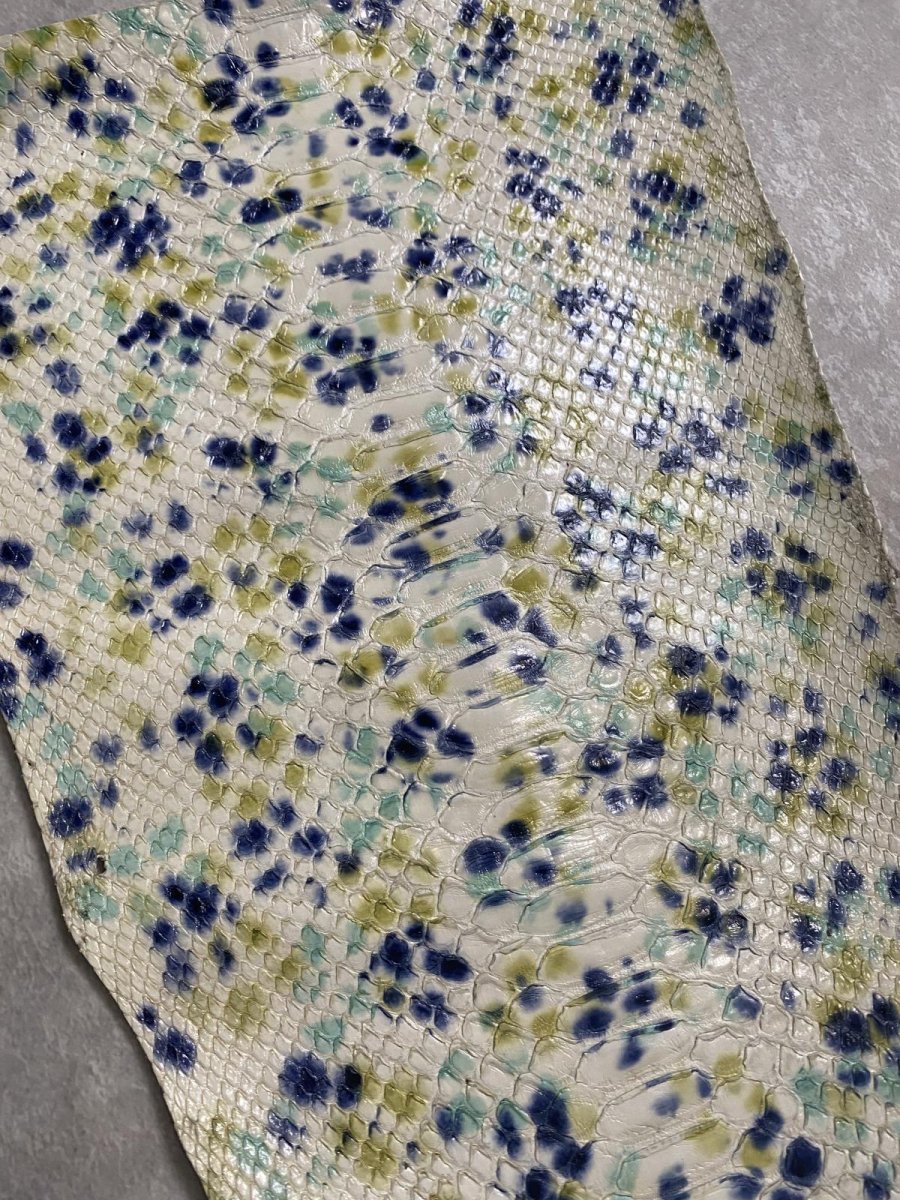 画像2: パイソンレザー　ヘビ革　ドット柄　ハギレ (2)