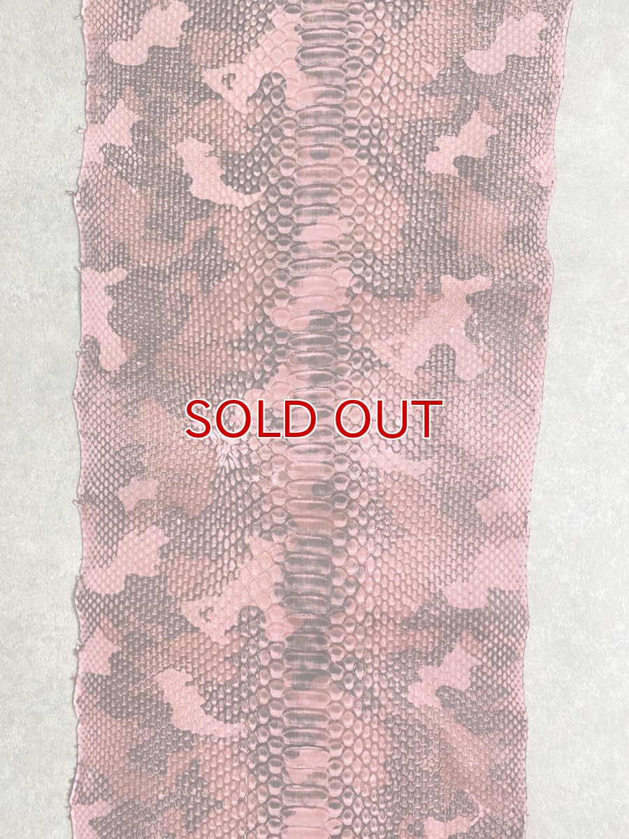 画像2: ダイヤモンドパイソン　ヘビ革　迷彩ピンク  B/C　330cm　蛇革　エキゾチックレザー (2)