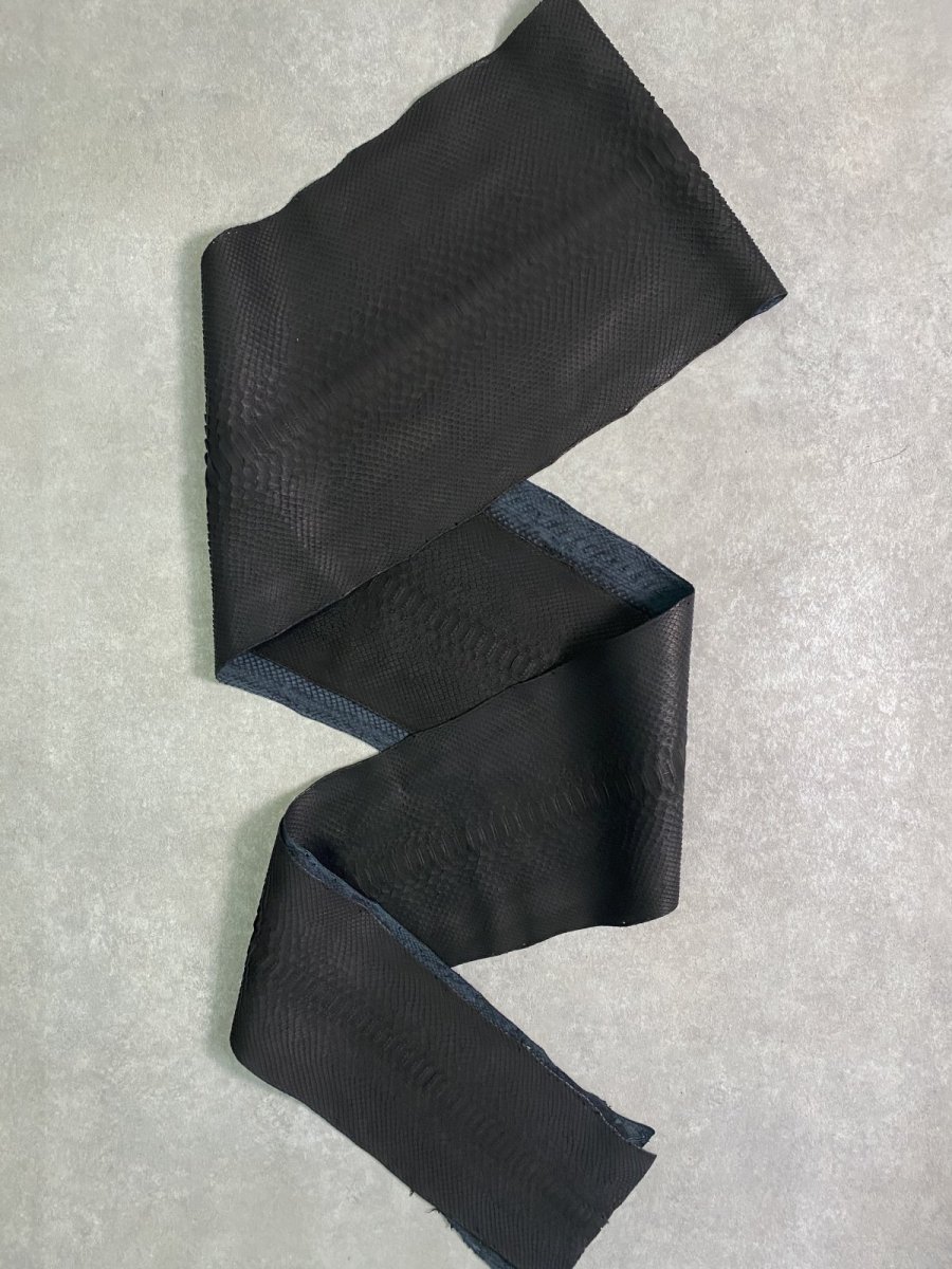 画像1: ダイヤモンドパイソン　ヘビ革　マットブラック  B/C 342cm　蛇革　エキゾチックレザー (1)