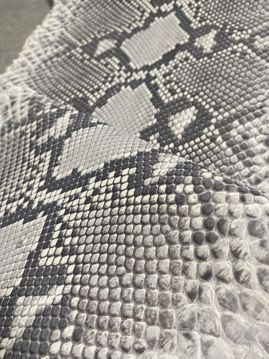 画像5: ダイヤモンドパイソン　ヘビ革　ナチュラル　ツヤなし  F/C　335cm　蛇革　エキゾチックレザー (5)